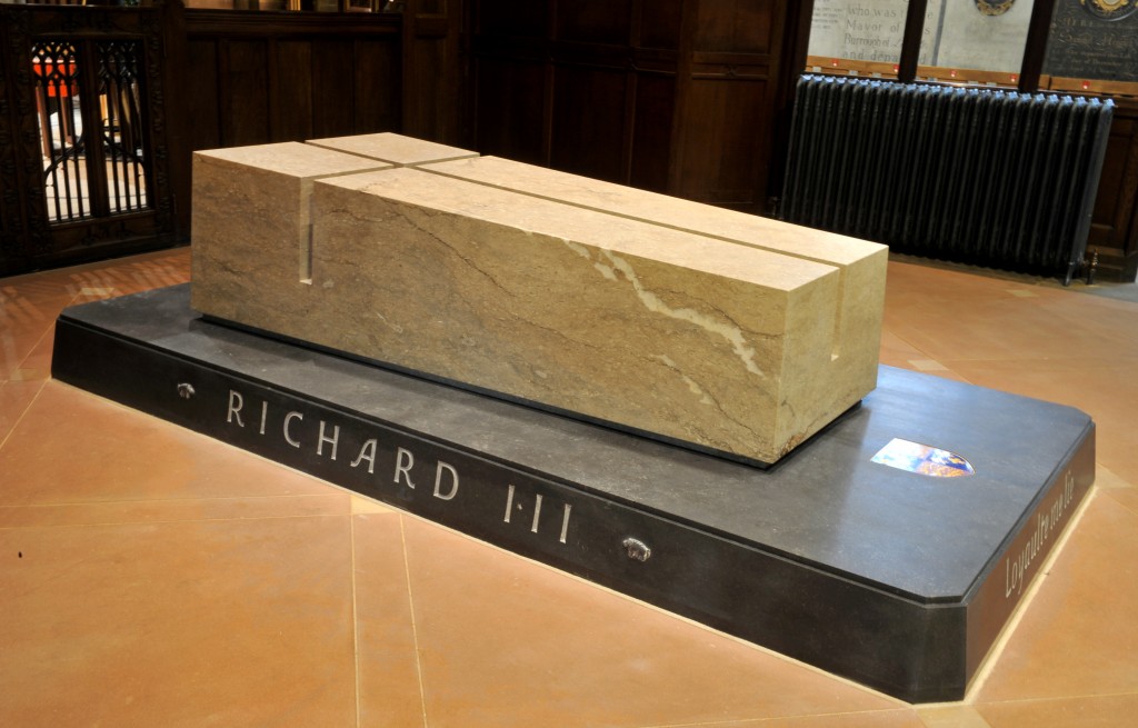 Камень ричарда б рэббитсона карты. Гробница Ричарда III. Похороны Ричарда 3. Могила Ричарда третьего. Раскопки могилы Ричарда 3.